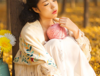 所以，无论男女，只要产生感情，就希望从伴侣身上得到