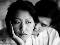 离婚女星因“老牛吃嫩草”被骂：离婚就不能恋爱吗？