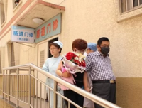 亲眼看到老公从前妻家出来，我立刻问他借2万块贴给娘家