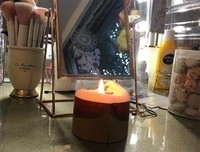 那晚，他点了香薰蜡烛，还在床上撒了玫瑰花瓣