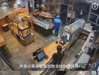 武汉外卖小哥路边流泪吃蛋糕，哭疼了无数人：这个世界