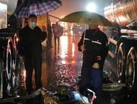 穿过雨夜