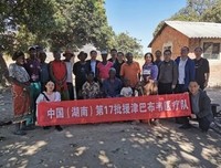 浑身沾满黄泥巴