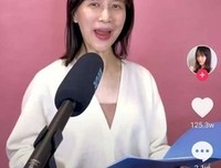 papi酱“人设崩塌”被骂上热搜：孩子随父姓，就不配当
