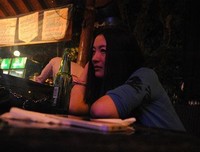 那个男人半夜死在我家，婆家人嫌我丢人，逼我离婚