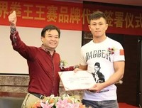 格斗冠军张伟丽代言化妆品遭质疑：女性遭受的审美偏见