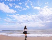 别人尊重你，不是因为你优秀