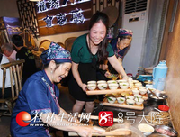 女子摆地摊日赚4000，奖励自己奥迪：千万别小看摆地摊