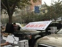 90后成都女孩摆地摊，日赚4000元买奥迪：“伪赚钱”，