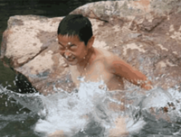让孩子们不敢到池塘里游野泳