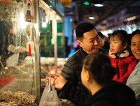 人民网点赞：八零后奶爸用蔬菜拍摄百万级特效大片，“