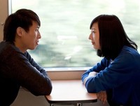 问 | 老公背着我借给一个女人很多钱，他说两人是普通朋