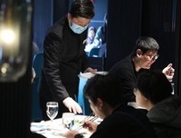网红主播卖惨月入十万，背后是无数人心底的恶毒