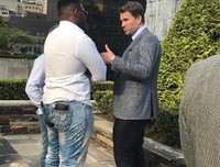 书亚：我们就能活到今晚八点钟