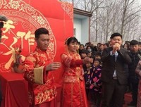 未婚先孕！我带着上门女婿上门，我妈看见这个男人当场
