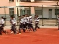 跳“鬼步舞”的农民夫妻：死里逃生后才懂，怕没钱更怕