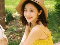 他的前女友给了我一巴掌，骂我是嫁不出去的母鸡。