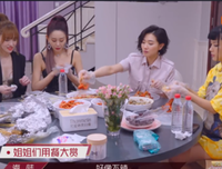 52岁伊能静《乘风破浪》秀好身材：别小看一个自律到极