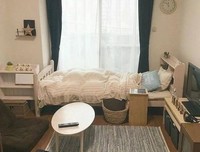 “那个和我睡500块出租屋的男孩。”