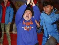 百人下跪，今天看的人都哭了！
