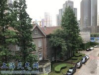 有人问你粥可温，有人与你立黄昏
