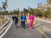 在路边买了一袋子新鲜的红薯叶