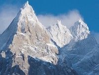 在雪山和雪山之间读后感精选