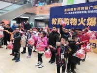 诗歌天然拥有锻造语感、感受洞见、凝视生命的能力，为