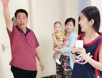 结婚一个多月后，老公公对我摸摸索索，这可怎么办？
