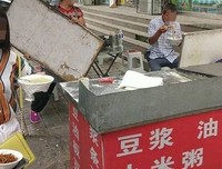 19岁少女一个月不洗澡，去检查，上衣一换！