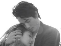 萧亚轩男友因压力过大吐血：拒绝“养儿式”恋爱