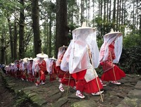 日本小学生当着全校同学的面公布了学生会会长姐姐的秘