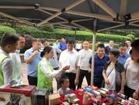 “分类有道，永续‘规’宝”实践团对垃圾分类设备进行