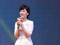 她，15岁卖身葬母，沦落青楼，嫁入豪门梦破碎