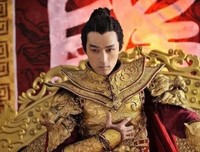 贵妇躲雨，碰一乞丐：你能做皇帝，我嫁你生孩子，20年