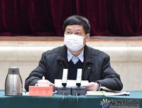 家里遇到困难领导主动给我转钱，事后他经常约我
