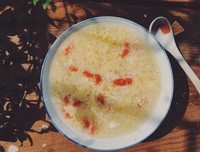 ⊱84岁老太一棍打死丈夫，只因一顿饭：千万远离你这边