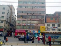 熙熙攘攘的人海里，总会有人把温柔跟偏爱都给你 。​​