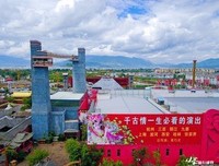 我们彼此相爱时，月亮都要乖乖请假回家。 ​​