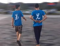 赠室友卢俊卿：我们曾经是兄弟