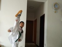陈谦《哈蜜的废墟》：照见人性的幽深与阔大