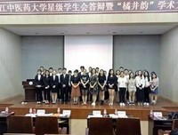 灼灼风华，潸认不去泪下。的句子