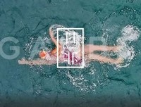 “给你一个亿，一辈子不碰男人，你愿意吗？”“滚，我