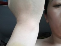 婆家条件很好，老公每月只给三千零花，就是防着我补贴