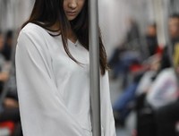 漂亮女鬼对他紧追不舍，竟然只是为了这个……