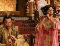 一生一夫时山看到以军好一双人，半醉半醒半浮生名句欣