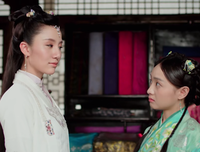 年少时的恋，是花间摇曳的白莲的句子