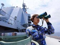 徐玲：“辽宁舰”首位女舵手