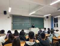 【主题班会】生活要理性 消费需谨慎