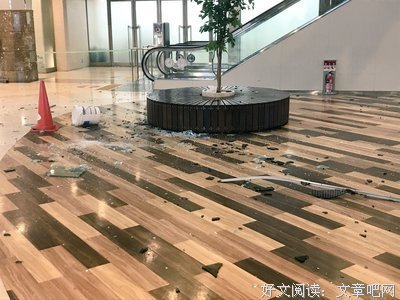 她住在玻璃的孤岛上